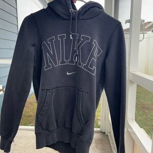 Kid’s Nike spellout hoodie 🖤